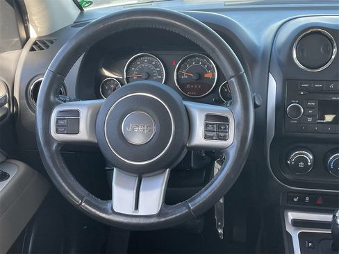 Used 2017 Jeep Compass Latitude image 13