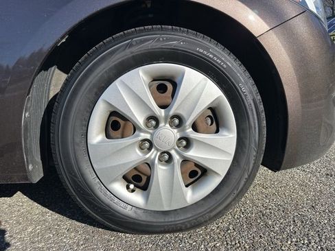 Used 2018 Kia Forte LX image 10