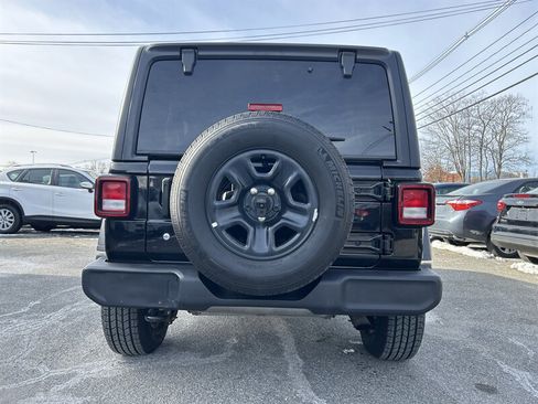 Used 2018 Jeep Wrangler Unlimited Sport image 5