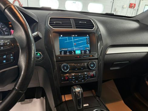 Used 2017 Ford Explorer XLT w/ Equipment Group 202A AWD/4WD image 19