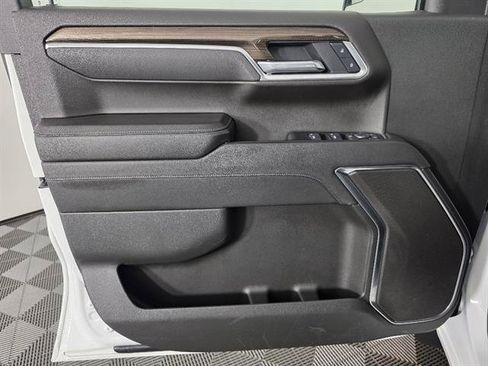 Used 2025 Chevrolet Silverado 1500 LT AWD/4WD image 41