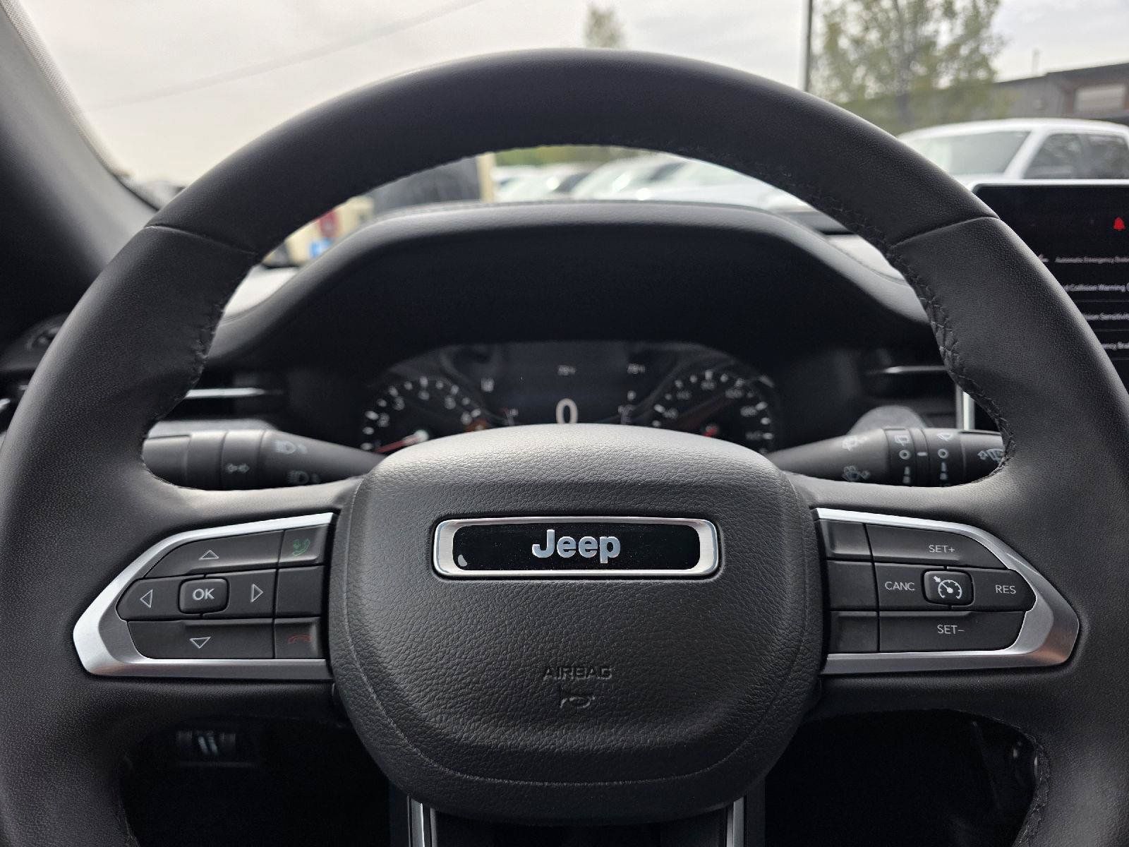 Used 2023 Jeep Compass Latitude AWD/4WD image 14