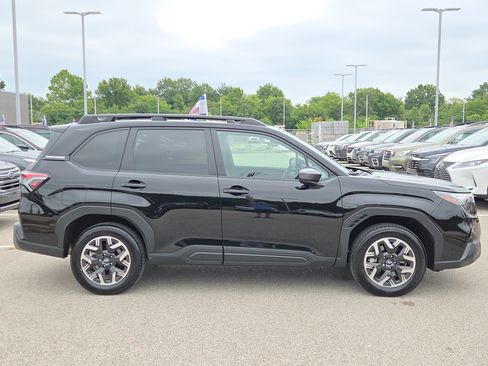 Used 2026 Subaru Forester Premium AWD/4WD image 2