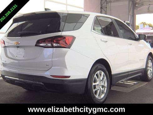 Used 2023 Chevrolet Equinox LT image 2