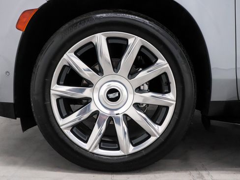 Used 2024 Cadillac Escalade Premium Luxury Platinum image 8