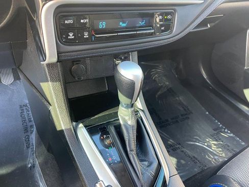 Used 2018 Toyota Corolla SE image 23
