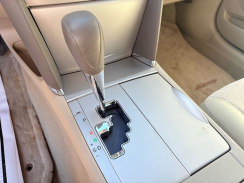 Used 2010 Toyota Camry LE image 34