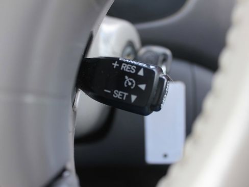 Used 2006 Toyota Sienna XLE image 16