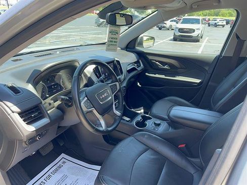 Used 2024 GMC Terrain SLT AWD/4WD image 17