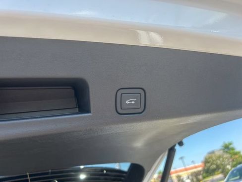 New 2026 Chevrolet Traverse LT w/ Midnight/Sport Edition FWD image 31