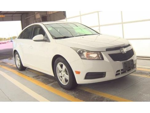 Used 2014 Chevrolet Cruze LT FWD image 2