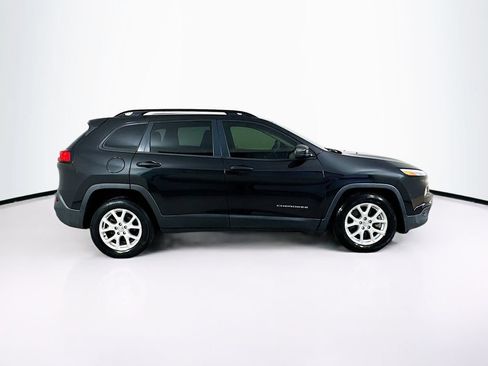 Used 2016 Jeep Cherokee Sport FWD image 9