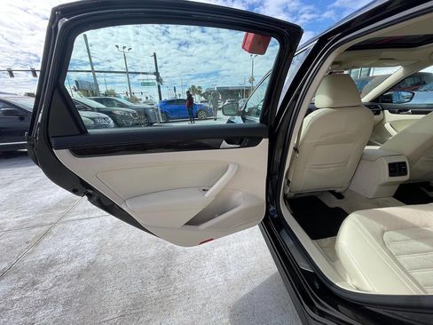 Used 2014 Volkswagen Passat 1.8T SEL Premium image 7