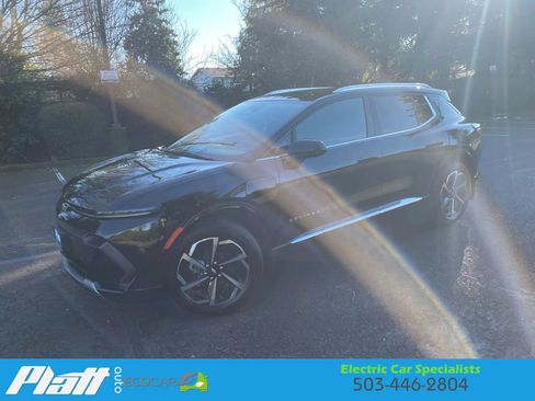 Used 2025 Chevrolet Equinox EV LT w/ Convenience Package image 3