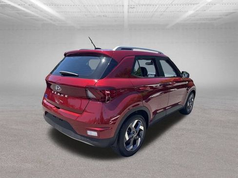 Used 2024 Hyundai Venue Limited FWD image 8