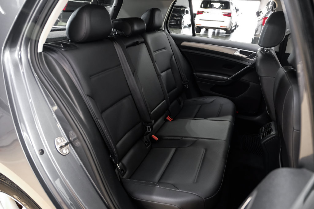 Used 2015 Volkswagen Golf S FWD image 33