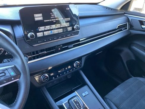 Used 2024 Mitsubishi Outlander 4WD Plug-In Hybrid image 19