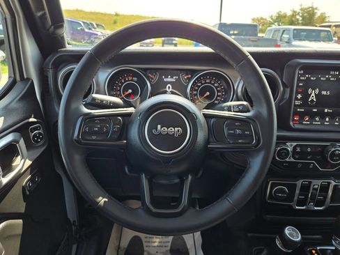 Used 2023 Jeep Gladiator Sport AWD/4WD image 21