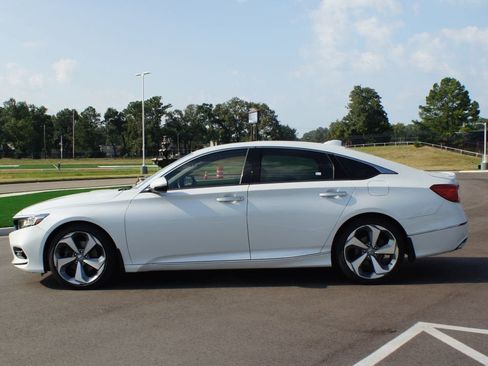 Used 2019 Honda Accord Touring image 13