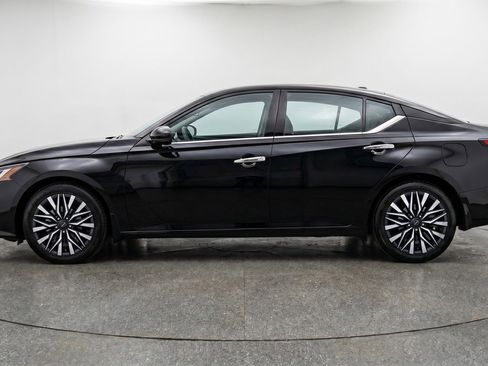 Used 2025 Nissan Altima 2.5 SV FWD image 5