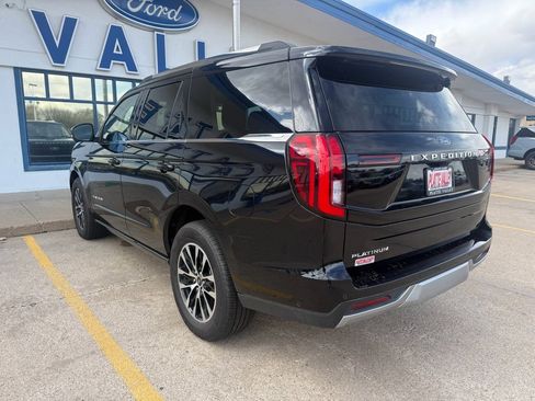 Used 2025 Ford Expedition Platinum AWD/4WD image 3