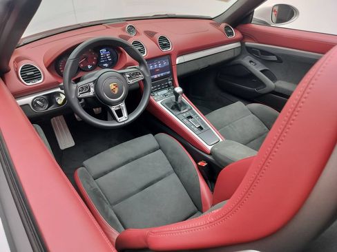 Certified 2023 Porsche 718 Boxster Spyder RWD image 4