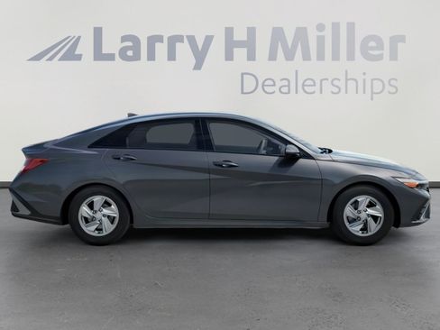 New 2026 Hyundai Elantra SE FWD image 7