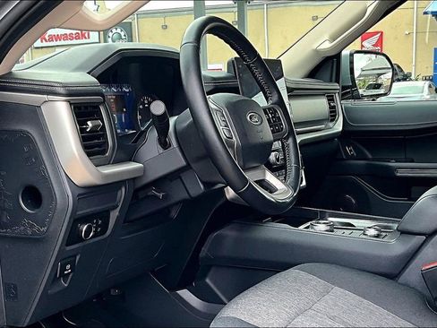Used 2024 Ford Expedition Max XLT image 19