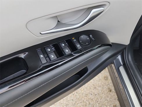 New 2025 Hyundai Tucson Limited image 16