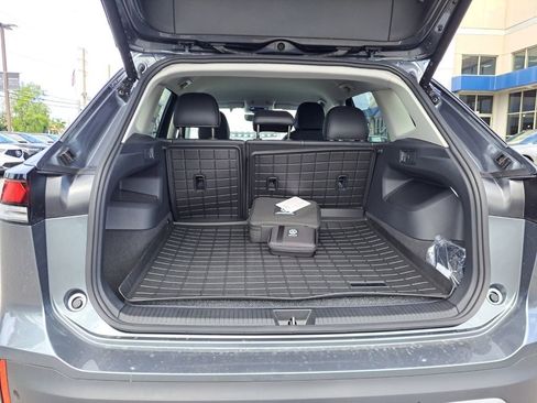 New 2025 Volkswagen Tiguan SE image 26