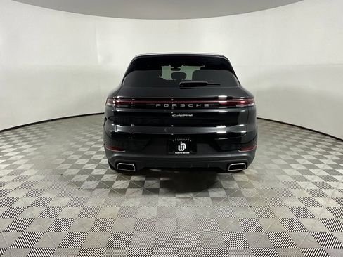 Used 2024 Porsche Cayenne image 8
