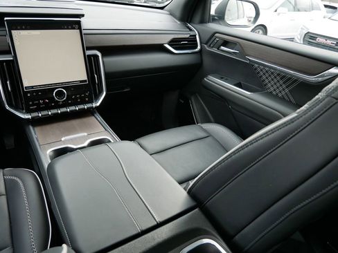 Used 2024 GMC Acadia Denali image 15