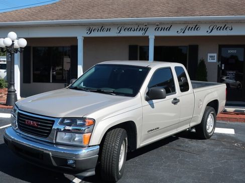Used 2004 GMC Canyon SLE image 1