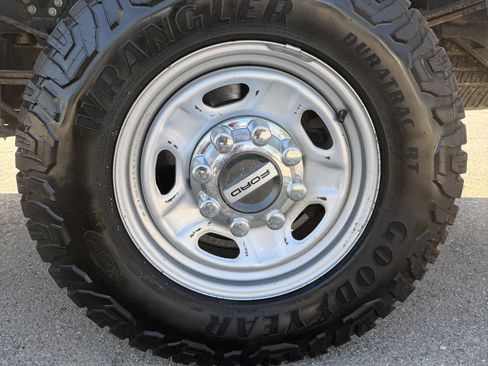 Used 2017 Ford F250 XL w/ Power Equipment Group AWD/4WD image 4