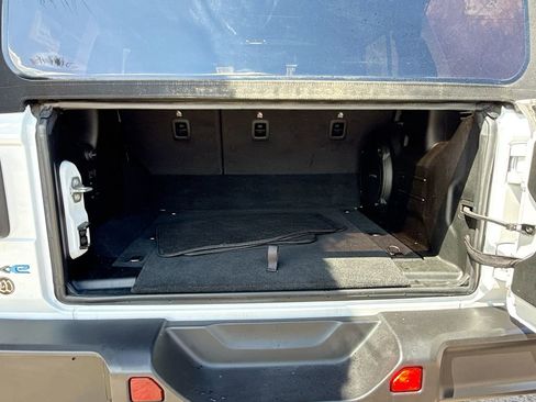 Used 2023 Jeep Wrangler Unlimited Rubicon 4xe image 30