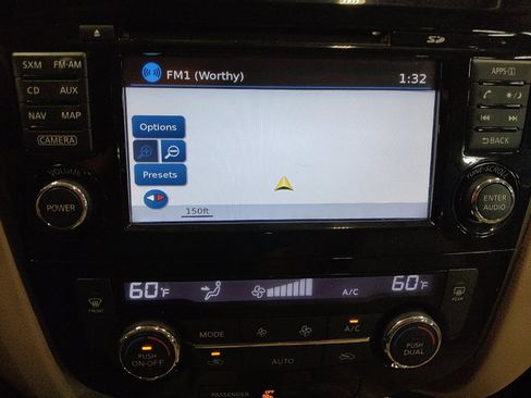 Used 2015 Nissan Rogue SL w/ SL Premium Package FWD image 25