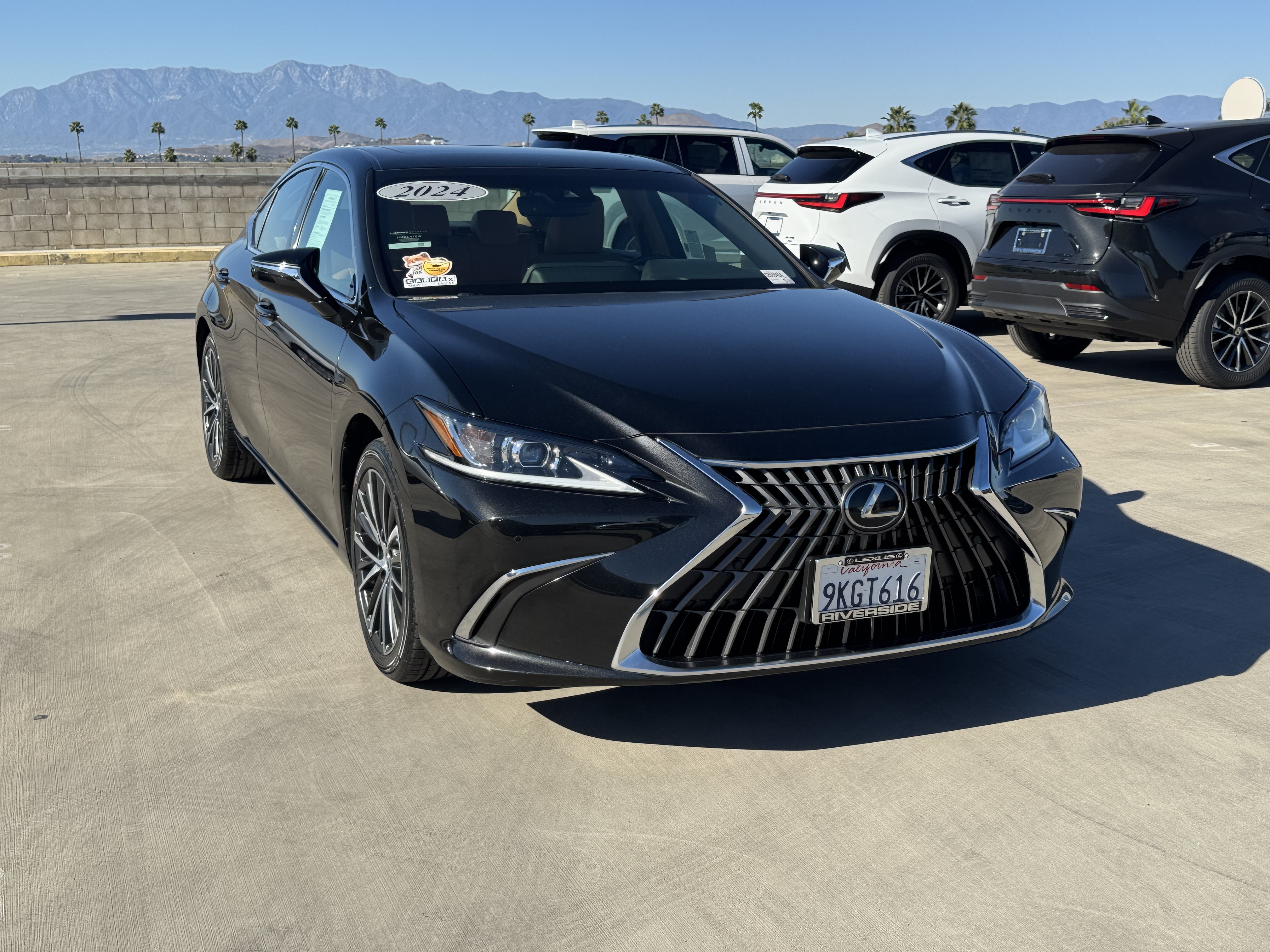 Certified 2024 Lexus ES 350 w/ Premium Package FWD image 2