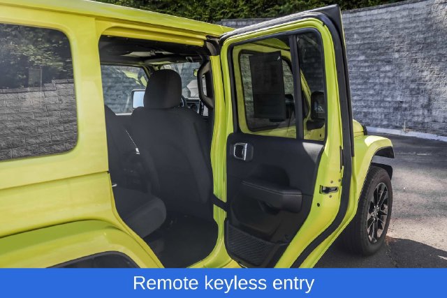 Used 2024 Jeep Wrangler Unlimited Sahara AWD/4WD image 21