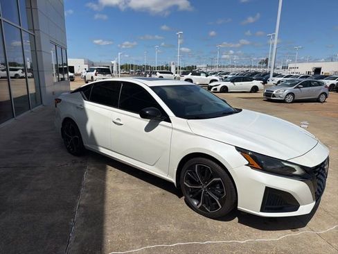 Used 2024 Nissan Altima 2.5 SR FWD image 5