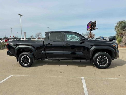Used 2024 Toyota Tacoma TRD Off-Road image 2