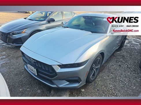 Used 2025 Ford Mustang Premium image 18