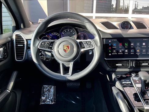 Used 2022 Porsche Cayenne Platinum Edition AWD/4WD image 5