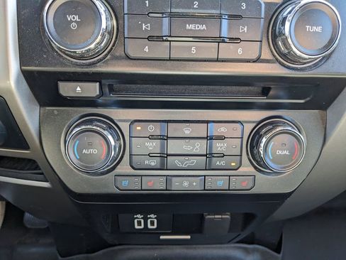 Used 2016 Ford F150 Lariat w/ Trailer Tow Package image 28