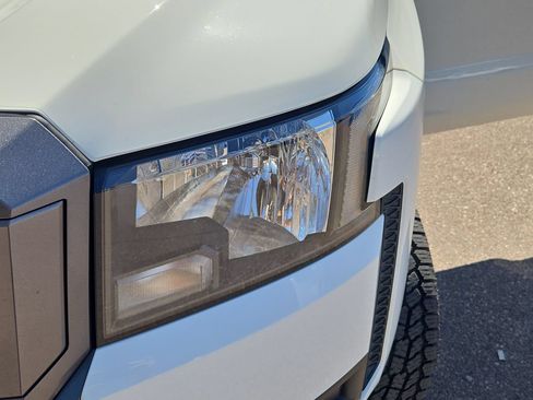 Certified 2025 Nissan Frontier SV RWD image 30