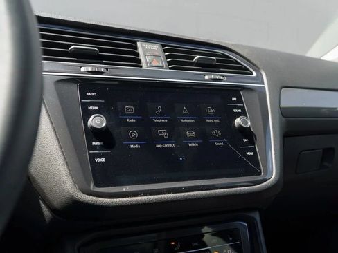 Used 2023 Volkswagen Tiguan SE w/ Panoramic Sunroof Package AWD/4WD image 24