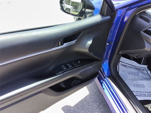 Used 2018 Toyota Camry LE FWD image 15