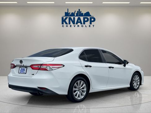 Used 2018 Toyota Camry LE FWD image 5
