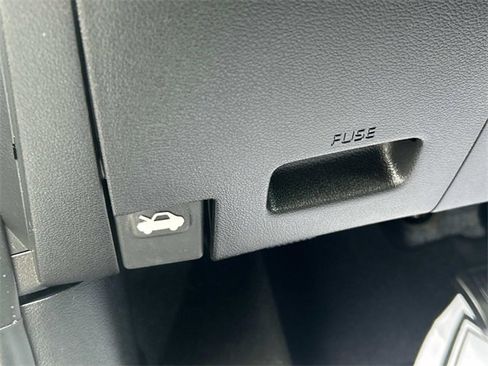 Used 2023 Hyundai Venue SEL image 23