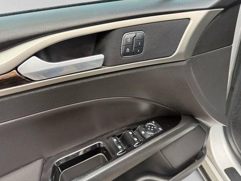 Used 2015 Ford Fusion SE w/ Equipment Group 202A FWD image 19