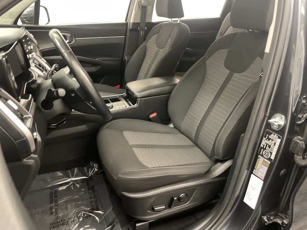 Used 2023 Kia Sorento LX AWD/4WD image 12